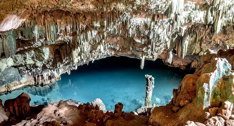 Gua Rangko, Pesona Kolam Biru Tersembunyi di Flores