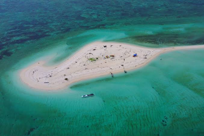 Gusung Sanggalau: Keindahan Pulau Pasir Eksotis yang Memikat di Perairan Berau Gusung Sanggalau: Keindahan Pulau Pasir Eksotis yang Memikat di Perairan Berau
