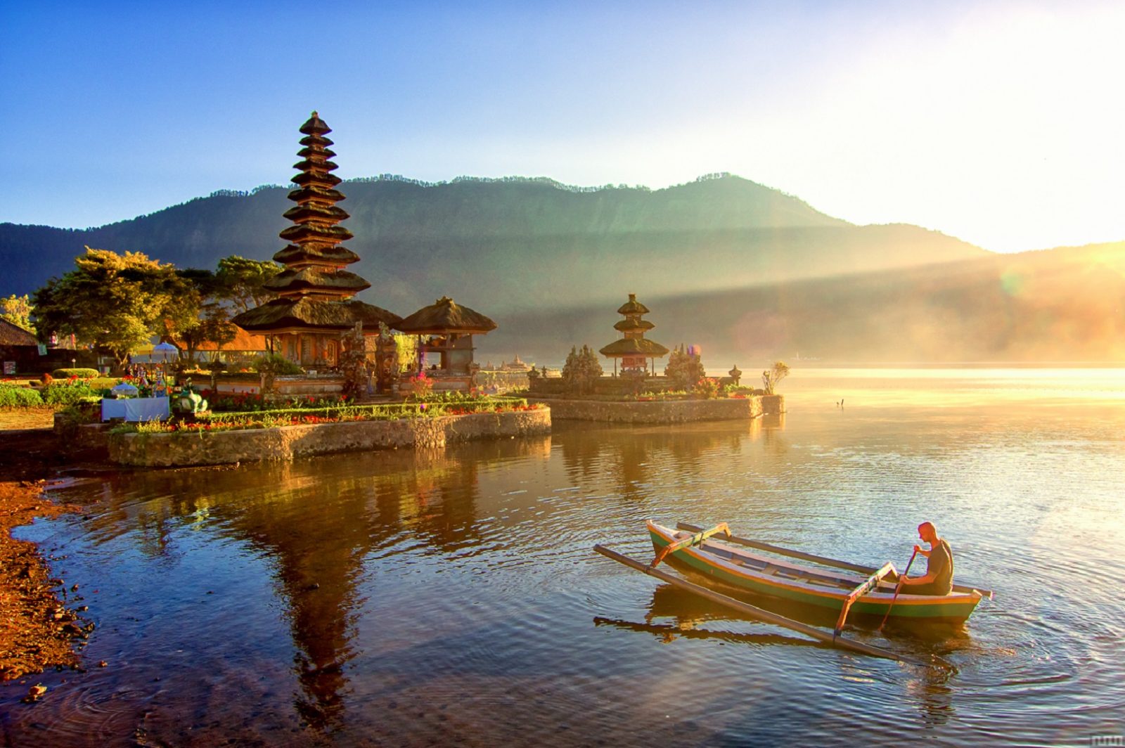 Danau Beratan, Pesona Sejuk di Bedugul Danau Beratan, Pesona Sejuk di Bedugul