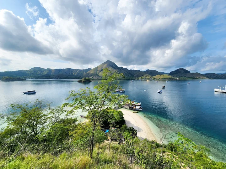 Pantai Waecicu Pesona Eksotis Menawan dan Seru di Labuan Bajo