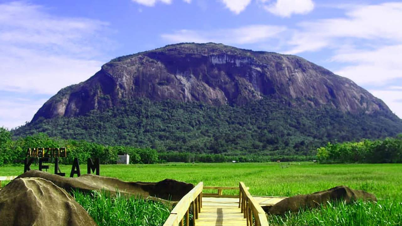 Bukit Kelam, Pesona Alam Ikonik Sintang Bukit Kelam, Pesona Alam Ikonik Sintang